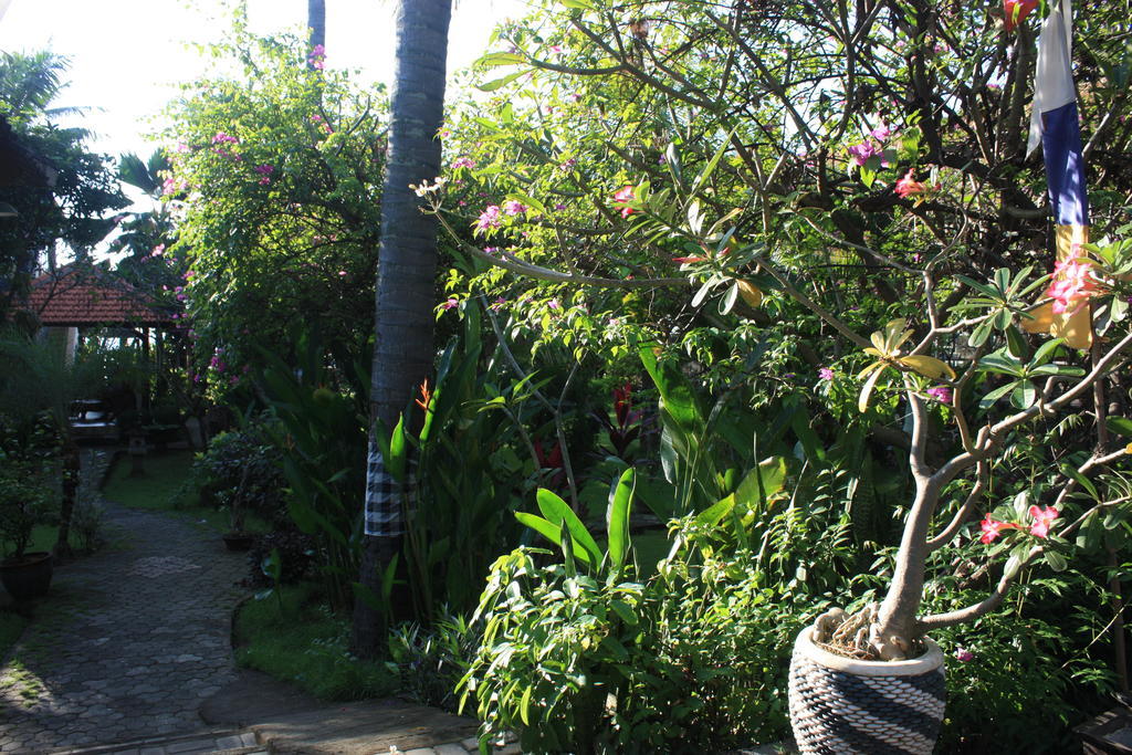 Cleopatra Beach Bungalows Lovina (Bali) Exterior photo