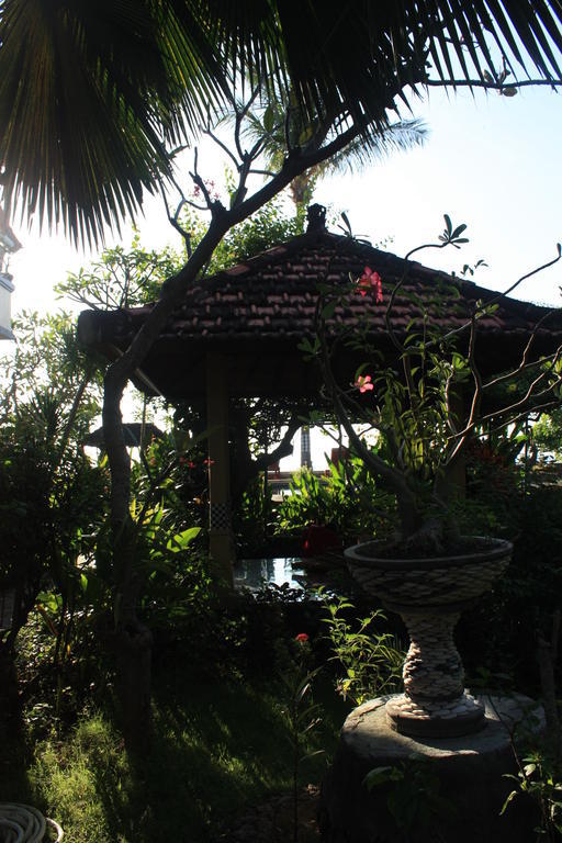 Cleopatra Beach Bungalows Lovina (Bali) Exterior photo