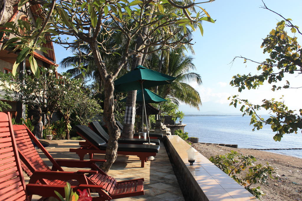Cleopatra Beach Bungalows Lovina (Bali) Room photo
