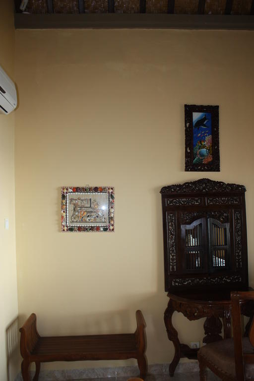 Cleopatra Beach Bungalows Lovina (Bali) Room photo