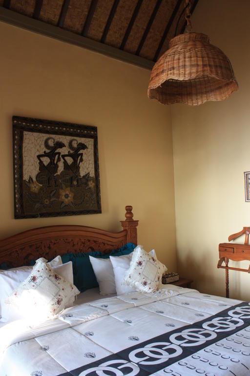 Cleopatra Beach Bungalows Lovina (Bali) Room photo