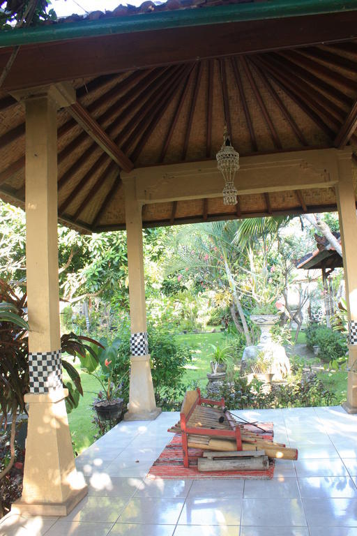 Cleopatra Beach Bungalows Lovina (Bali) Exterior photo