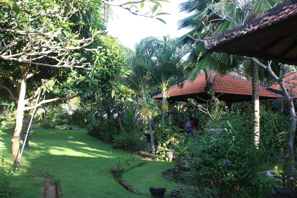 Cleopatra Beach Bungalows Lovina (Bali) Exterior photo